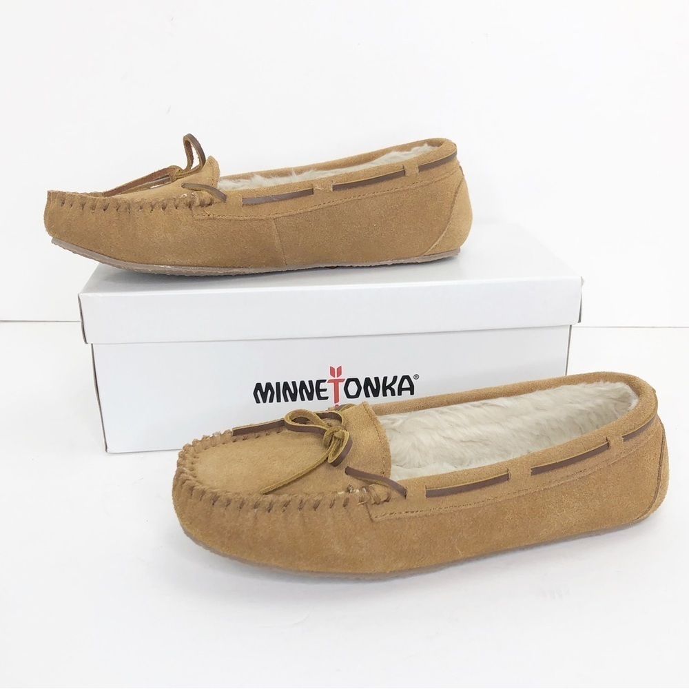 Minnetonka Junior trapper tan suede slippers - Picture 4 of 10